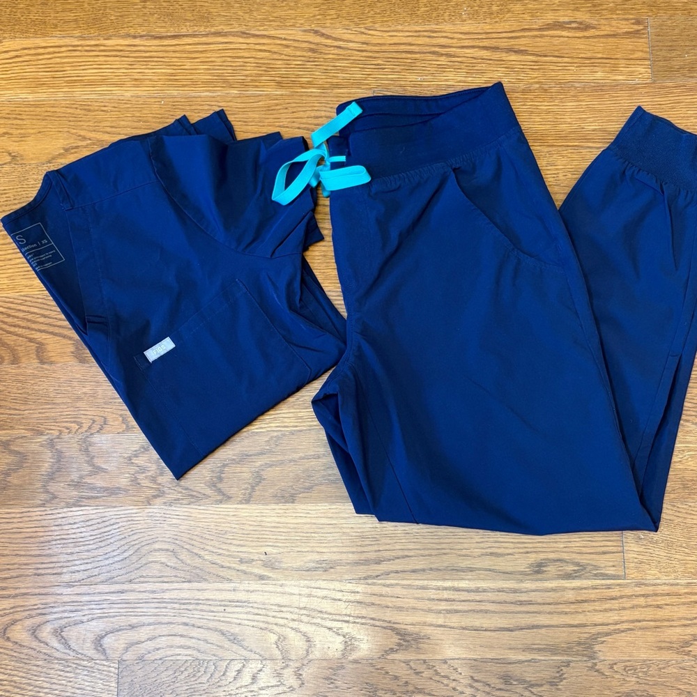 Figs Women's Navy scrubs Joggers
